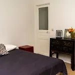 Cosy Apartment In Paris
