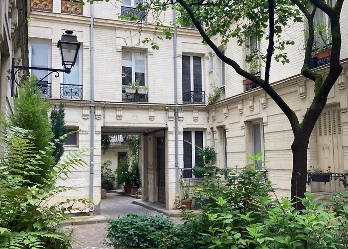 Cosy Apartment In Paris